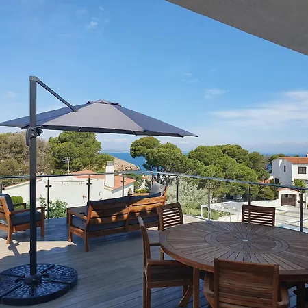 Villa Apartment, 350 Meters From The Riells