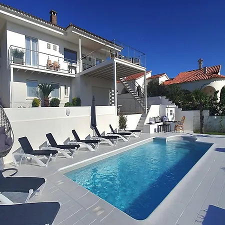 Apartment, 350 Meters From The Riells Villa *