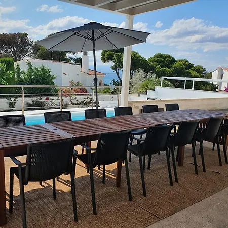 Apartment, 350 Meters From The Riells