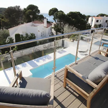 Apartment, 350 Meters From The Riells Villa *